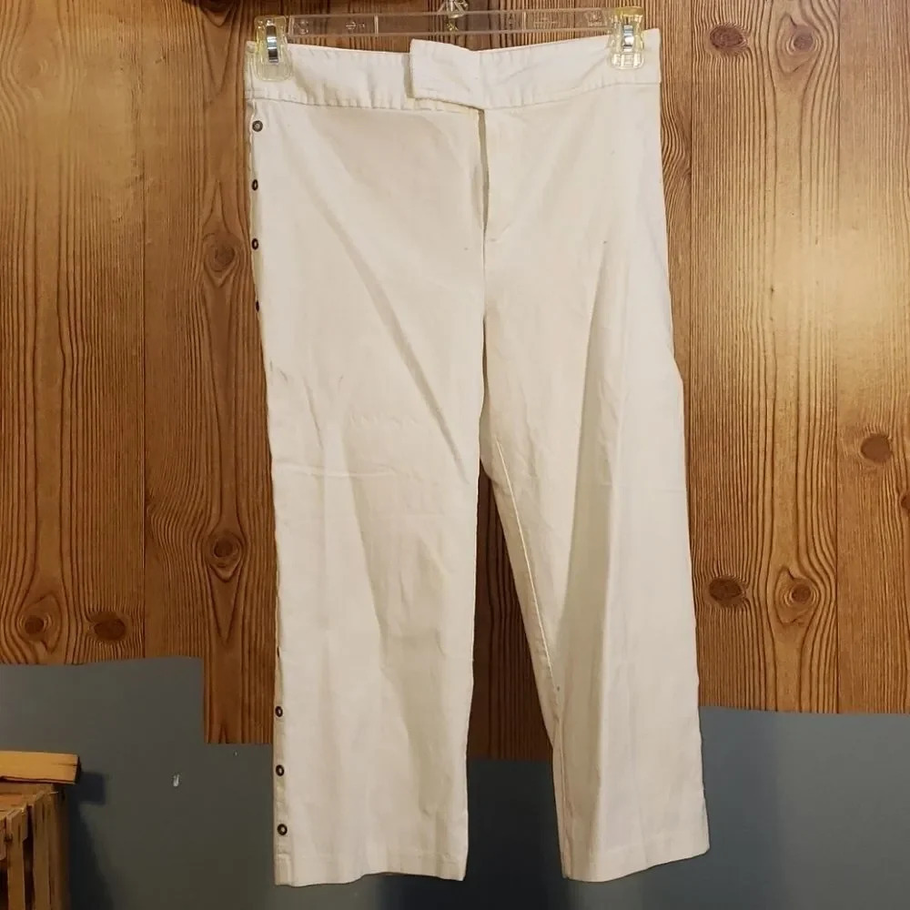 CLIO White capris Size 6. Vintage Excellent condit